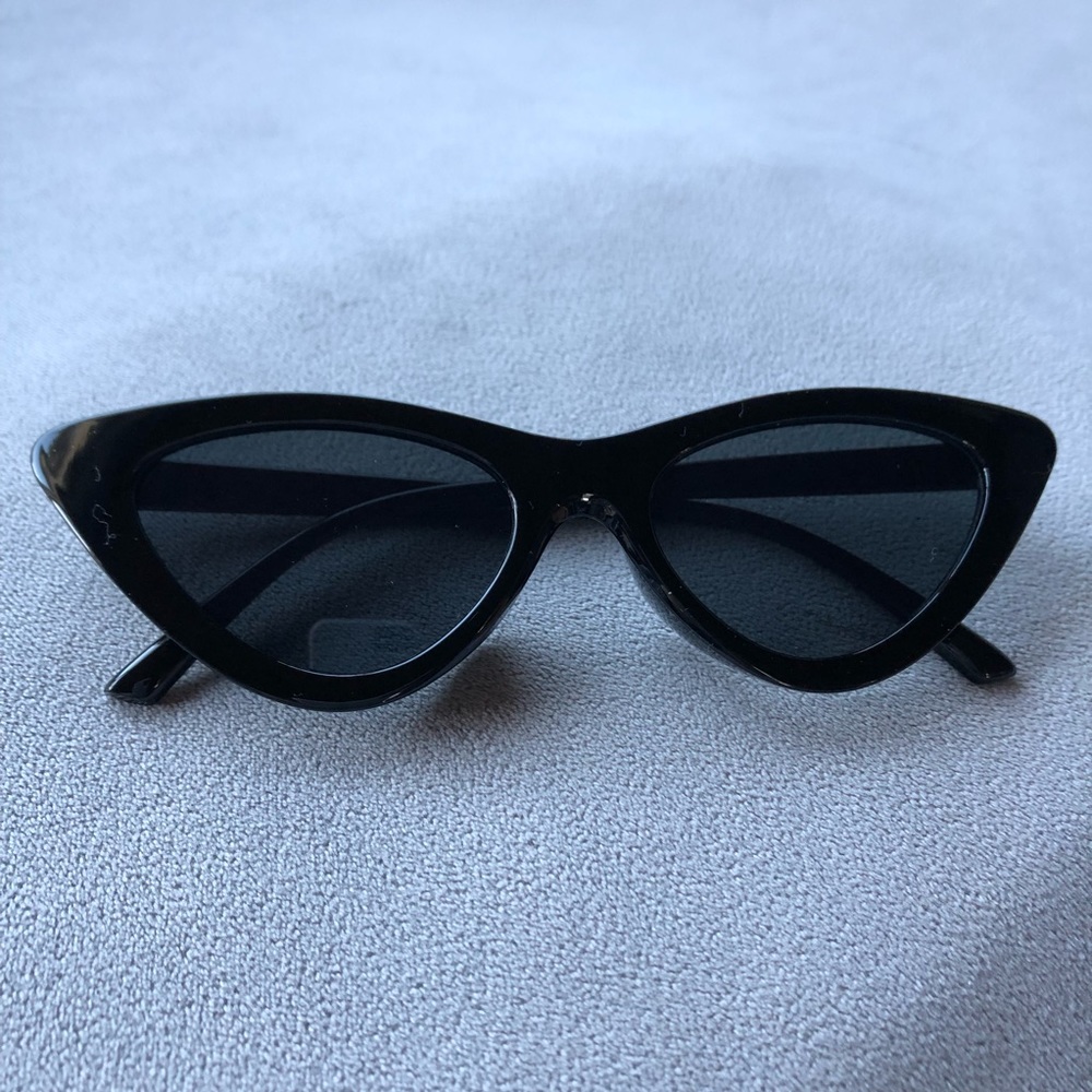Black Cat Eye Sunglasses ~ Blue-Green-Gray Lens ~ Brand New!